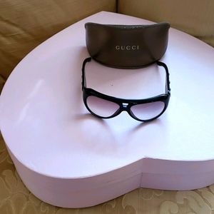 GUCCI AUTHENTIC SUNGLASSES.
